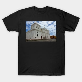 Nicaragua - Basilica Catedral De La Asuncion De Leon T-Shirt